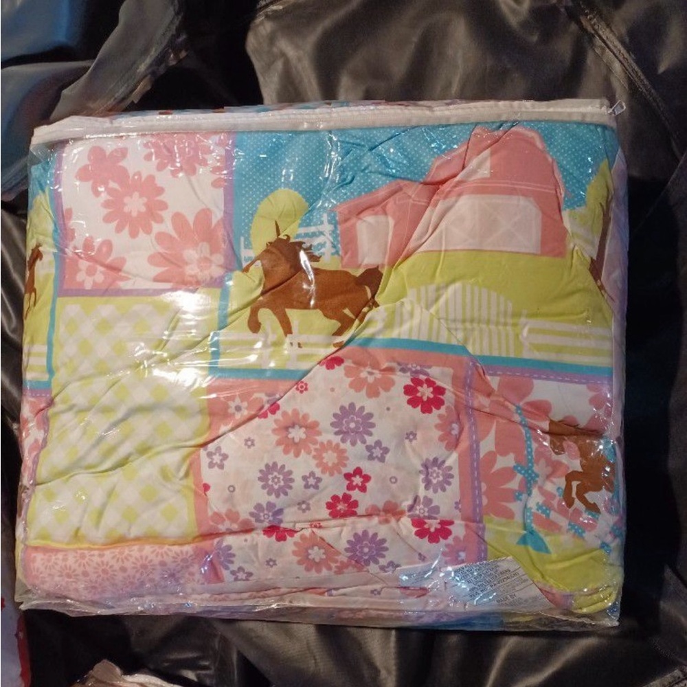 Mainstays Floral Horse Quilt - Pink, Blue, Green, Yellow